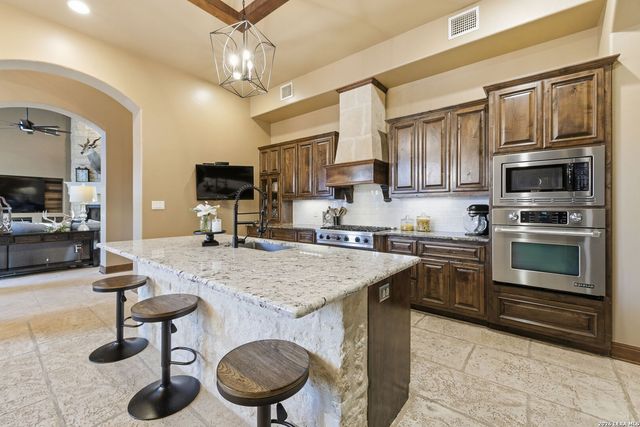 7805 Colonial Woods, Boerne, TX 78015
