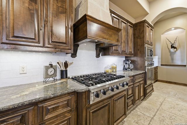7805 Colonial Woods, Boerne, TX 78015