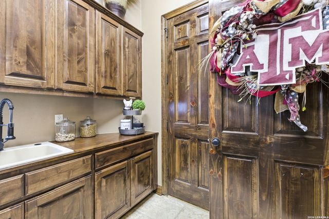 7805 Colonial Woods, Boerne, TX 78015