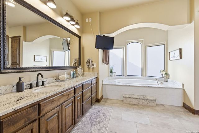 7805 Colonial Woods, Boerne, TX 78015