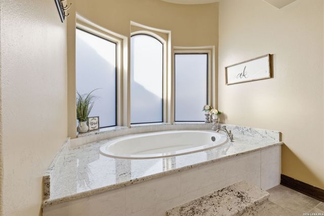 7805 Colonial Woods, Boerne, TX 78015