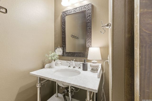 7805 Colonial Woods, Boerne, TX 78015