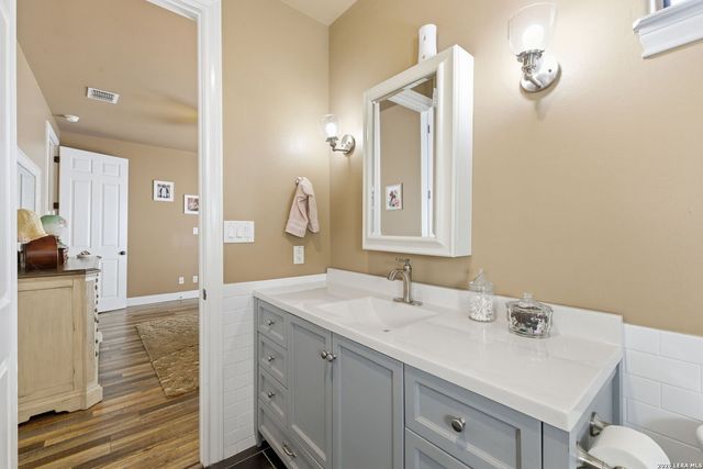 7805 Colonial Woods, Boerne, TX 78015