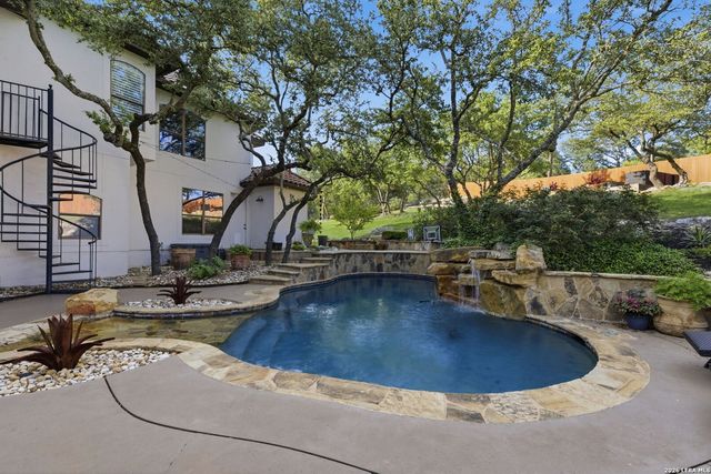 7805 Colonial Woods, Boerne, TX 78015