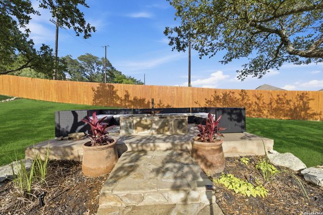 7805 Colonial Woods, Boerne, TX 78015