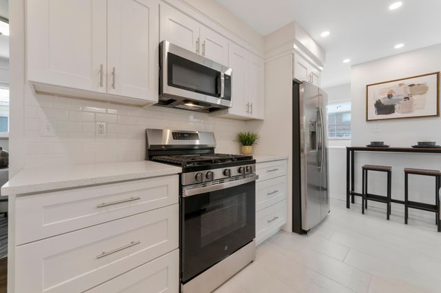 15241 Pearson Street, Oak Park City, MI 48237