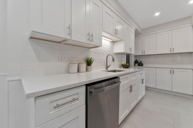 15241 Pearson Street, Oak Park City, MI 48237