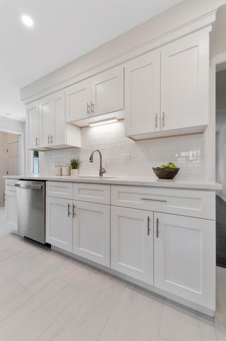 15241 Pearson Street, Oak Park City, MI 48237