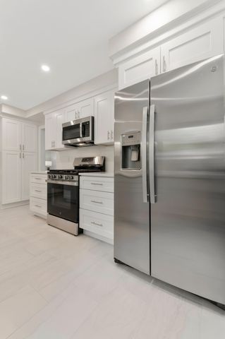 15241 Pearson Street, Oak Park City, MI 48237