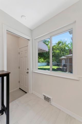 15241 Pearson Street, Oak Park City, MI 48237