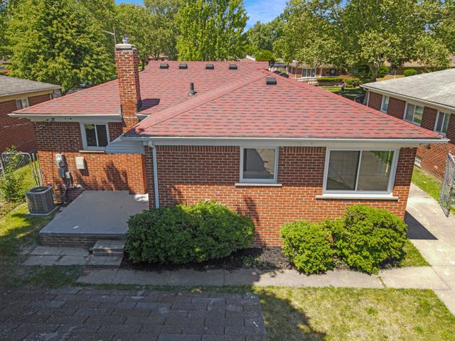 15241 Pearson Street, Oak Park City, MI 48237