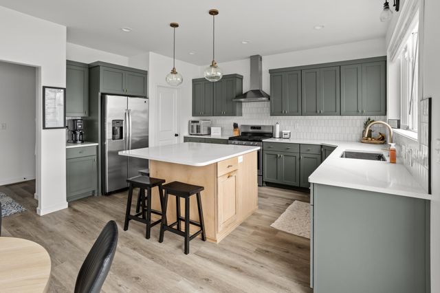 1038 Ashley Drive W, West Fargo, ND 58078