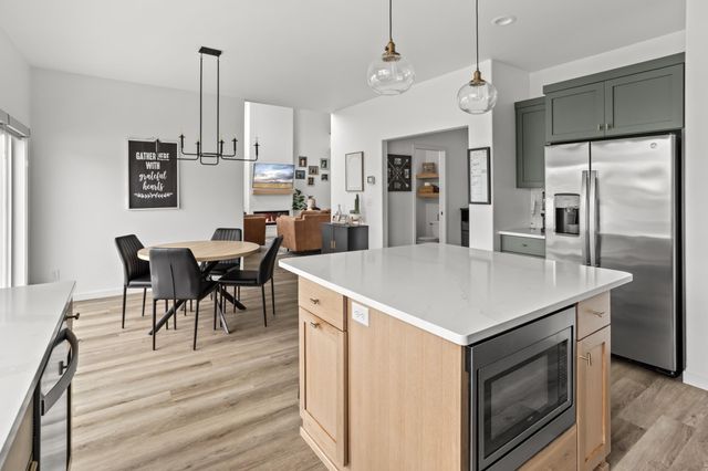 1038 Ashley Drive W, West Fargo, ND 58078