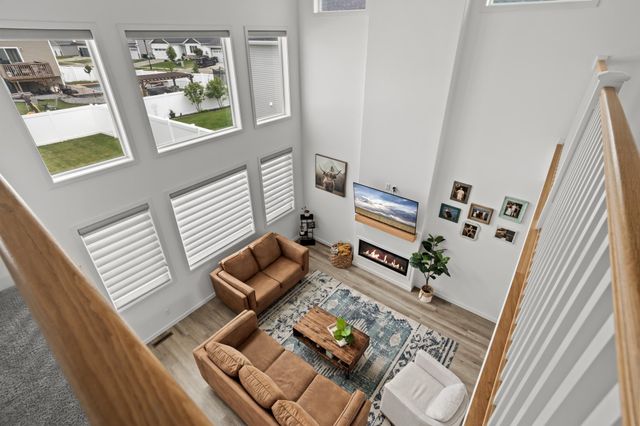 1038 Ashley Drive W, West Fargo, ND 58078