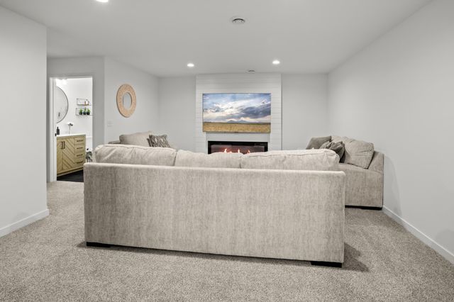 1038 Ashley Drive W, West Fargo, ND 58078