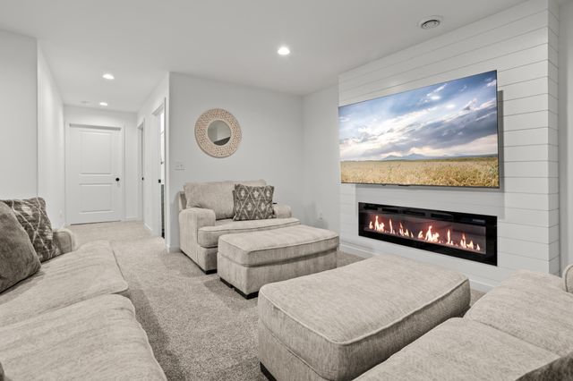1038 Ashley Drive W, West Fargo, ND 58078