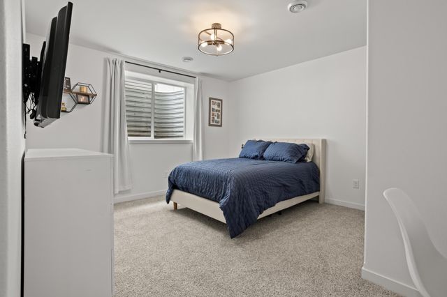 1038 Ashley Drive W, West Fargo, ND 58078
