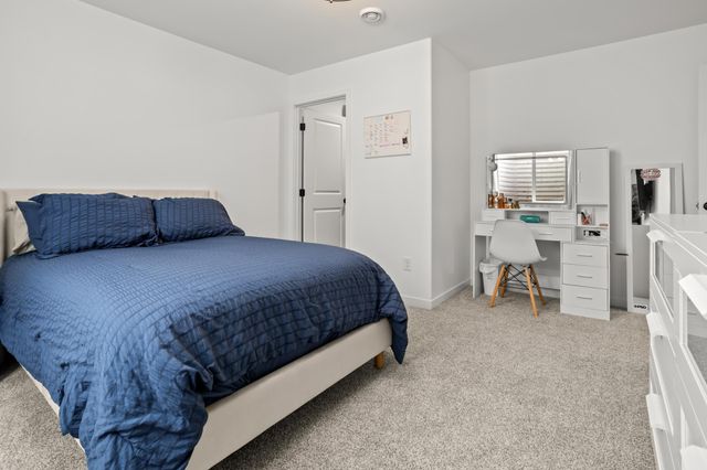 1038 Ashley Drive W, West Fargo, ND 58078