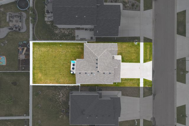 1038 Ashley Drive W, West Fargo, ND 58078