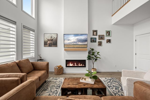 1038 Ashley Drive W, West Fargo, ND 58078