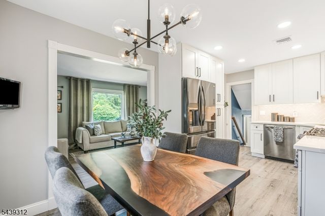 7 Center Pl, Middlesex Boro, NJ 08846