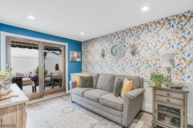 7 Center Pl, Middlesex Boro, NJ 08846