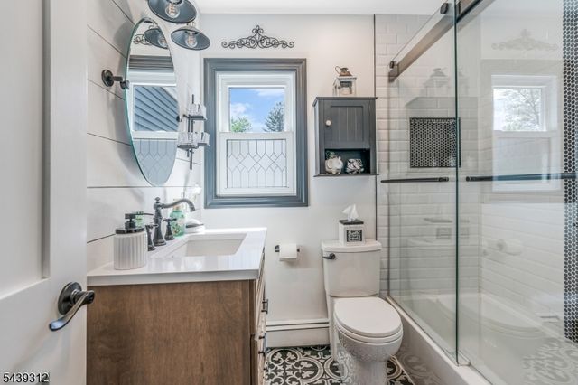 7 Center Pl, Middlesex Boro, NJ 08846
