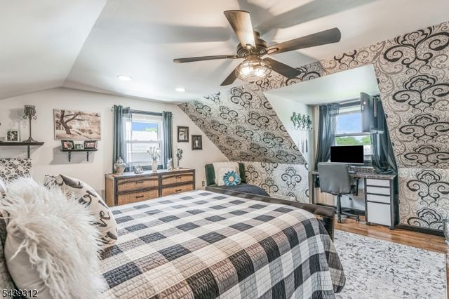 7 Center Pl, Middlesex Boro, NJ 08846