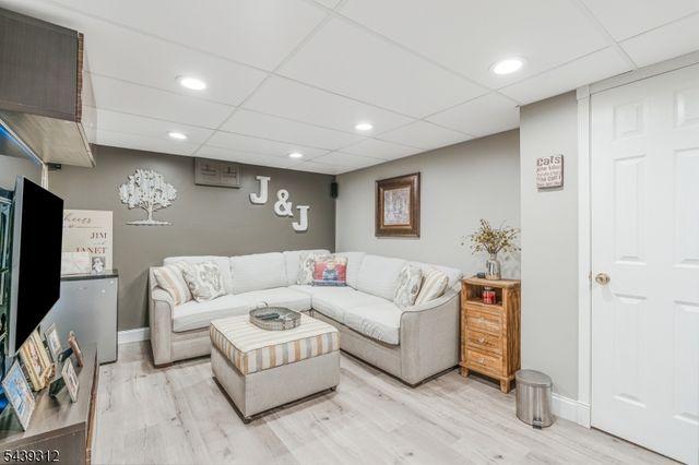 7 Center Pl, Middlesex Boro, NJ 08846
