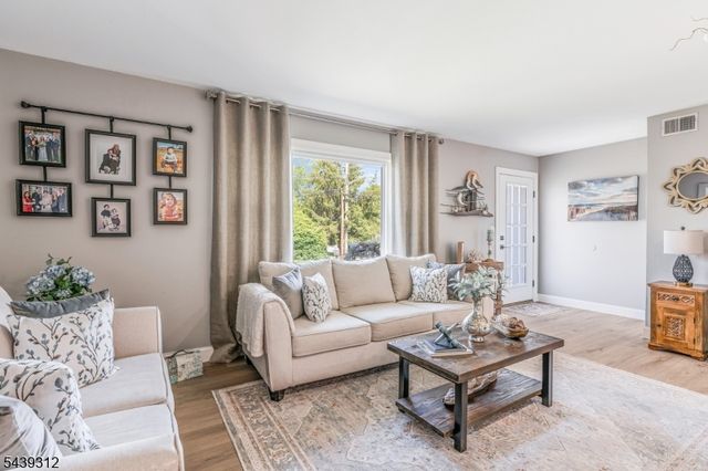7 Center Pl, Middlesex Boro, NJ 08846