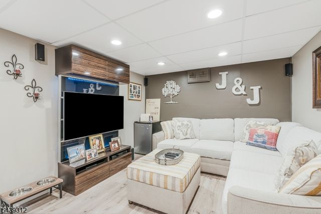 7 Center Pl, Middlesex Boro, NJ 08846