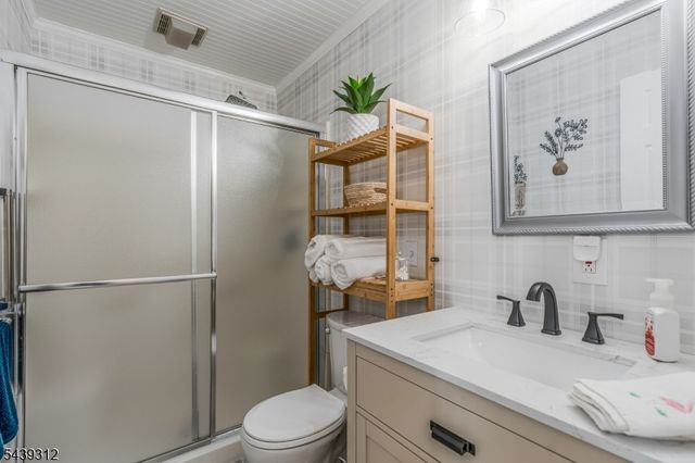 7 Center Pl, Middlesex Boro, NJ 08846