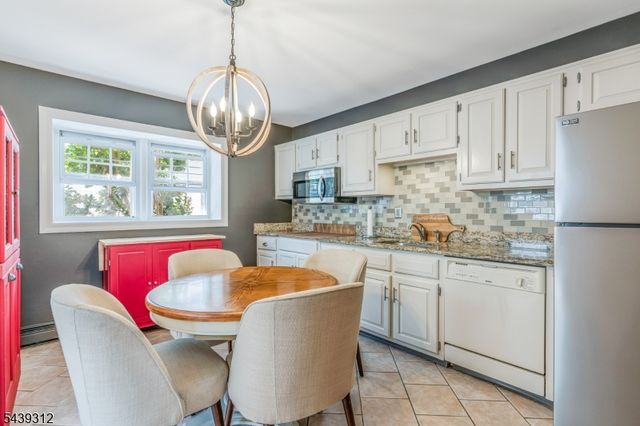 7 Center Pl, Middlesex Boro, NJ 08846