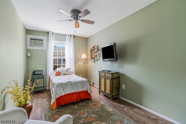 7 Center Pl, Middlesex Boro, NJ 08846