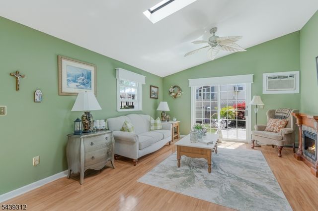 7 Center Pl, Middlesex Boro, NJ 08846