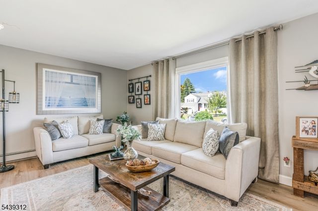 7 Center Pl, Middlesex Boro, NJ 08846