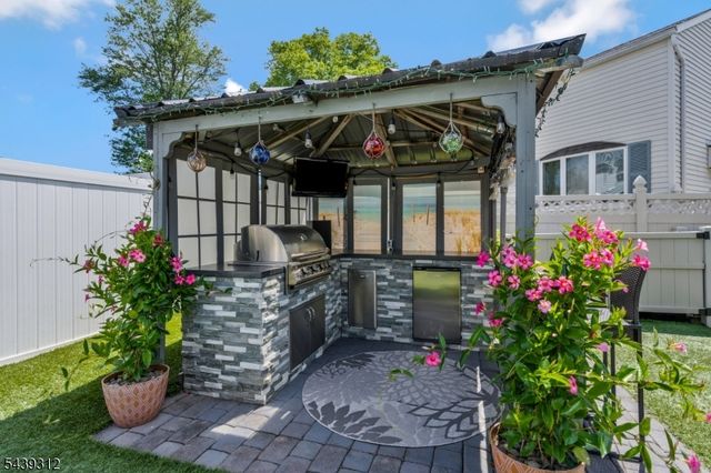7 Center Pl, Middlesex Boro, NJ 08846
