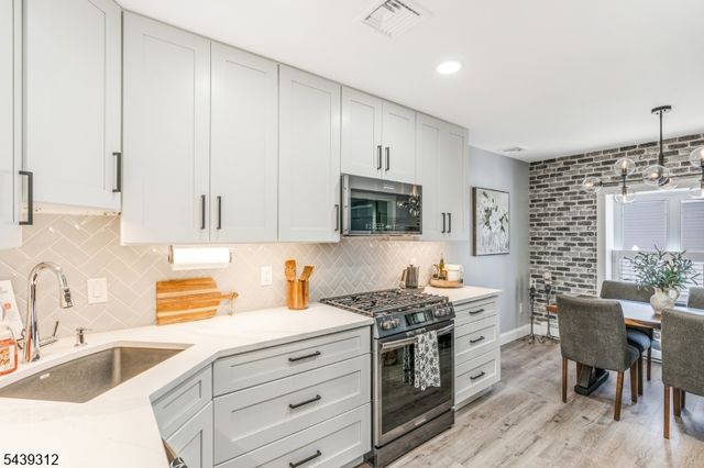 7 Center Pl, Middlesex Boro, NJ 08846