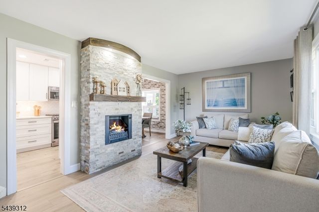 7 Center Pl, Middlesex Boro, NJ 08846