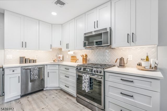 7 Center Pl, Middlesex Boro, NJ 08846