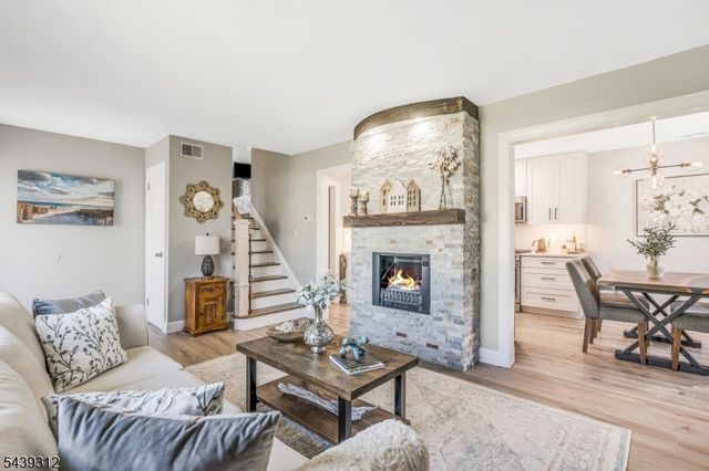 7 Center Pl, Middlesex Boro, NJ 08846