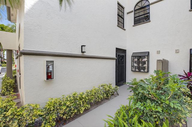 5226 Europa Drive H, Boynton Beach, FL 33437