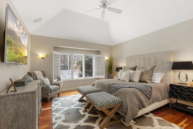 10556 Prairie Lakes Drive, Eden Prairie, MN 55344