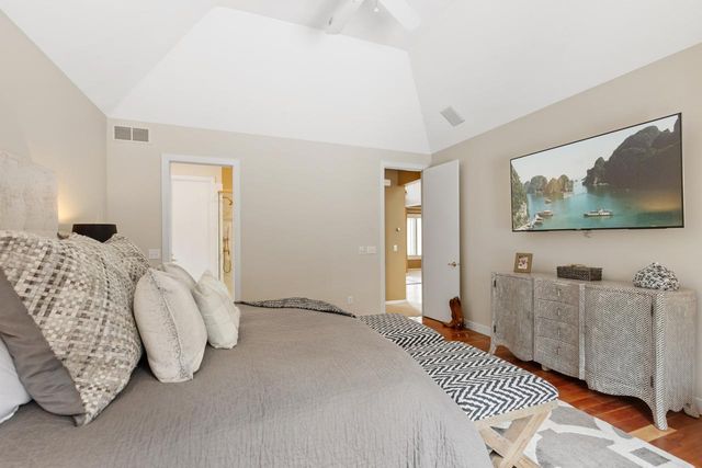 10556 Prairie Lakes Drive, Eden Prairie, MN 55344