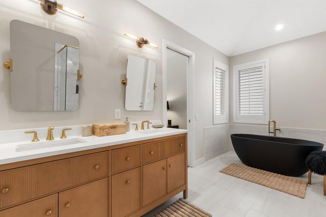 10556 Prairie Lakes Drive, Eden Prairie, MN 55344