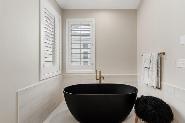 10556 Prairie Lakes Drive, Eden Prairie, MN 55344