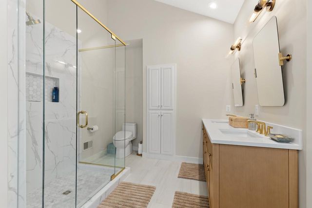 10556 Prairie Lakes Drive, Eden Prairie, MN 55344