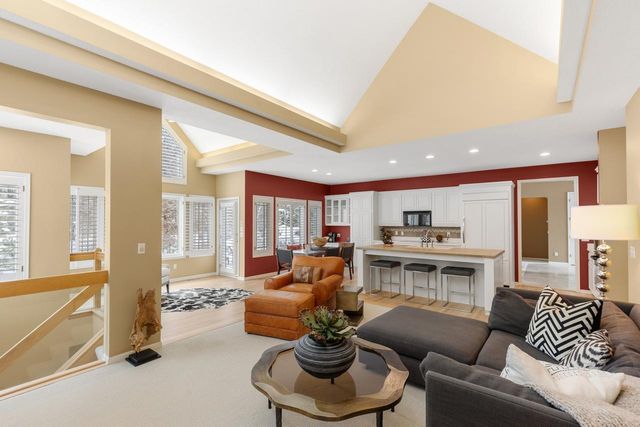 10556 Prairie Lakes Drive, Eden Prairie, MN 55344