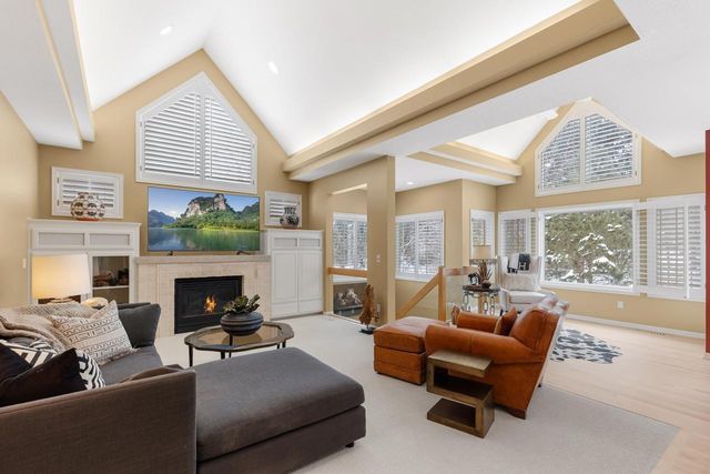 10556 Prairie Lakes Drive, Eden Prairie, MN 55344