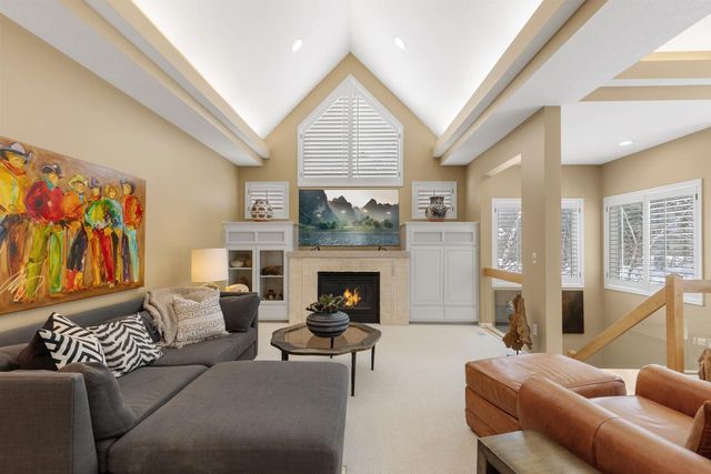 10556 Prairie Lakes Drive, Eden Prairie, MN 55344